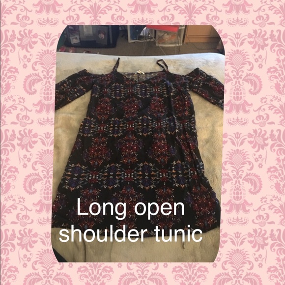 Charlotte Russe Tops - 💙Navy blue floral print open shoulder  tunic💙